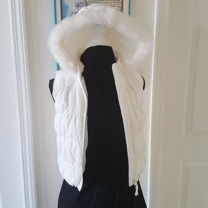 Girls White Vest with Faux-Fur Hood-0007